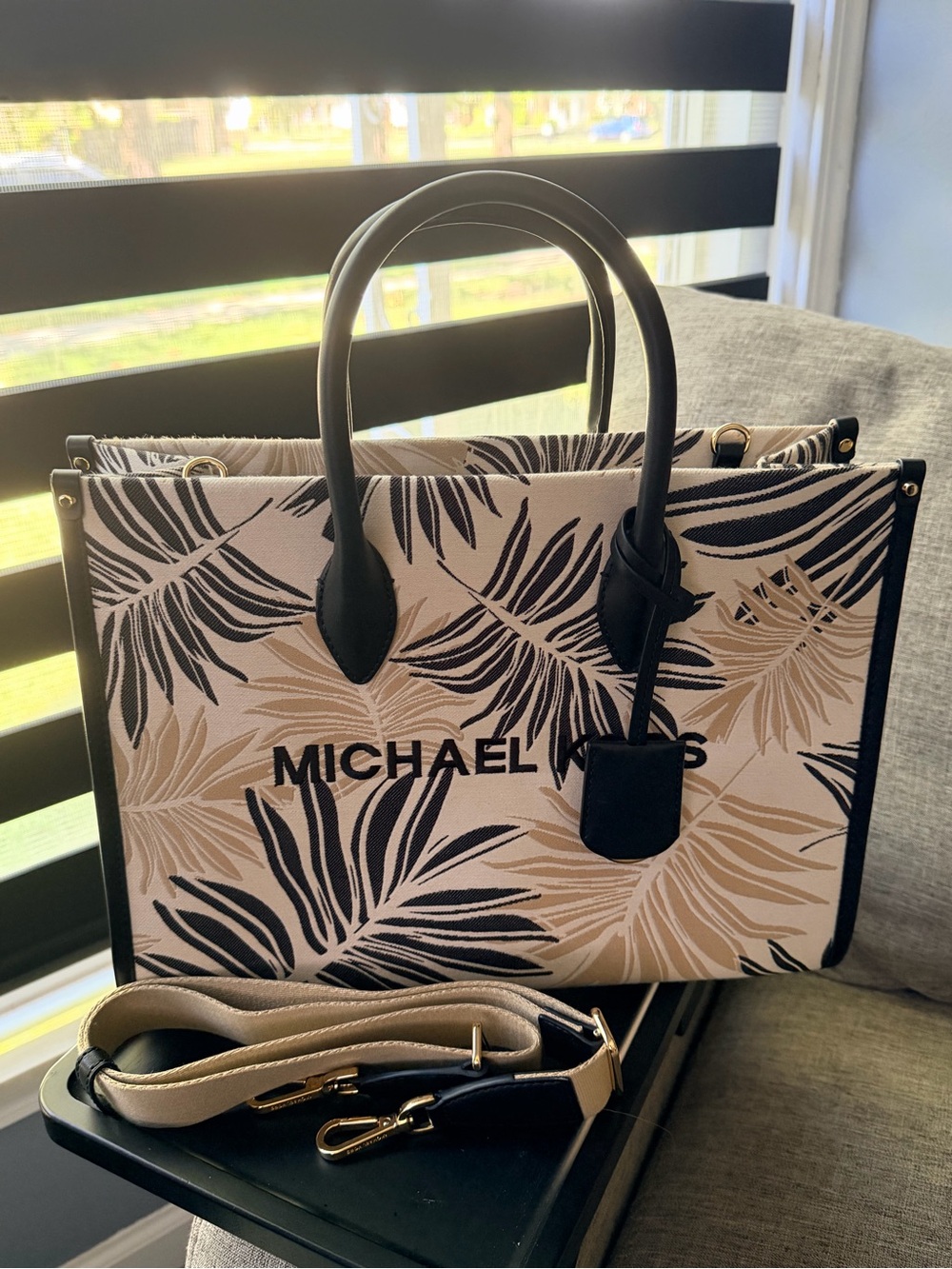 Michael Kors Mirella Medium Tote Black Multi Palm Leaf EW Canvas
Crossbody Strap